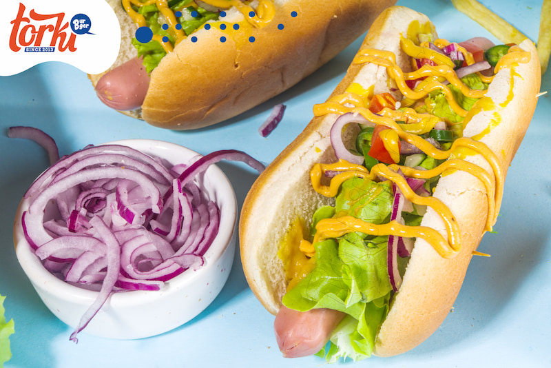 banh-mi-hotdog-cung-la-mot-thuc-don-ban-chay-tai-torki-food