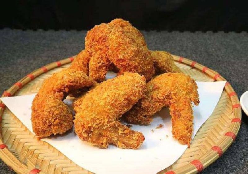 Khi rán gà nên để lửa nhỏ tránh để gà bị khét