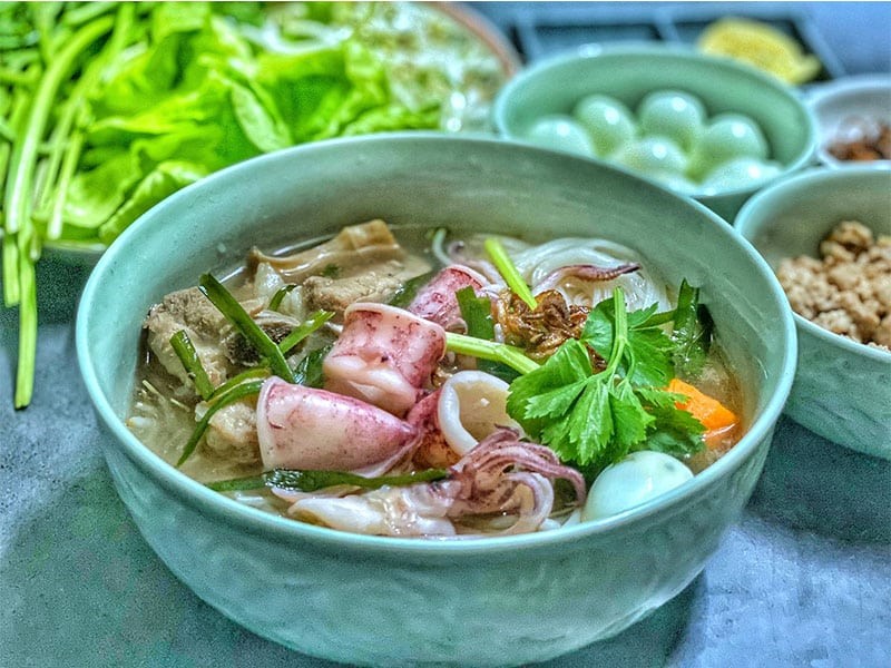 Cách nấu hủ tiếu mực thanh ngọt, đơn giản tại nhà
