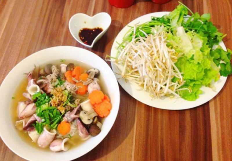 Hướng dẫn nấu nước dùng hủ tiếu mực đậm đà, ngọt tự nhiên