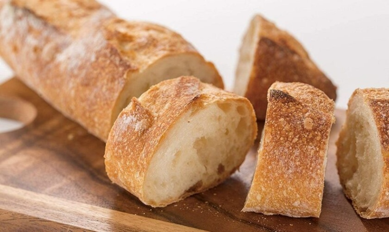 Cách hâm nóng và giữ giòn bánh mì cấp đông