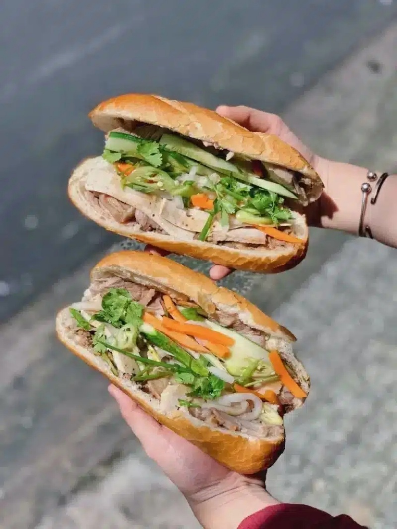 Nguồn gốc và sự Việt hóa của bánh mì Sài Gòn