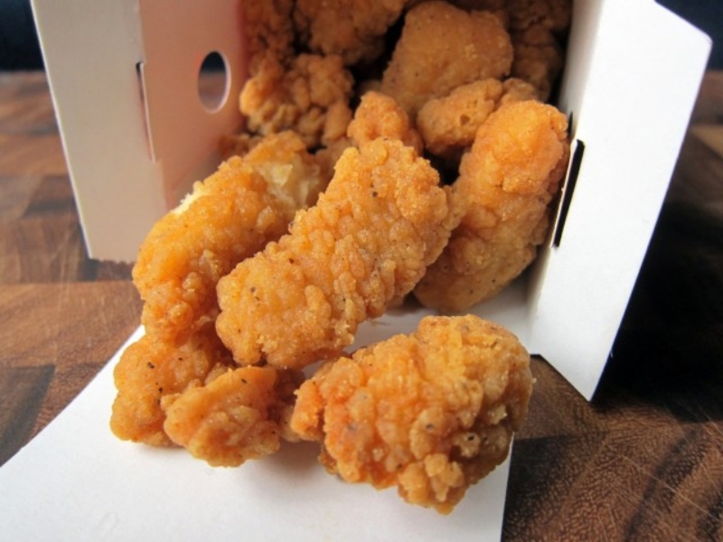 Các mẹo giúp gà nugget giòn tan, vàng đều và ngon miệng hơn