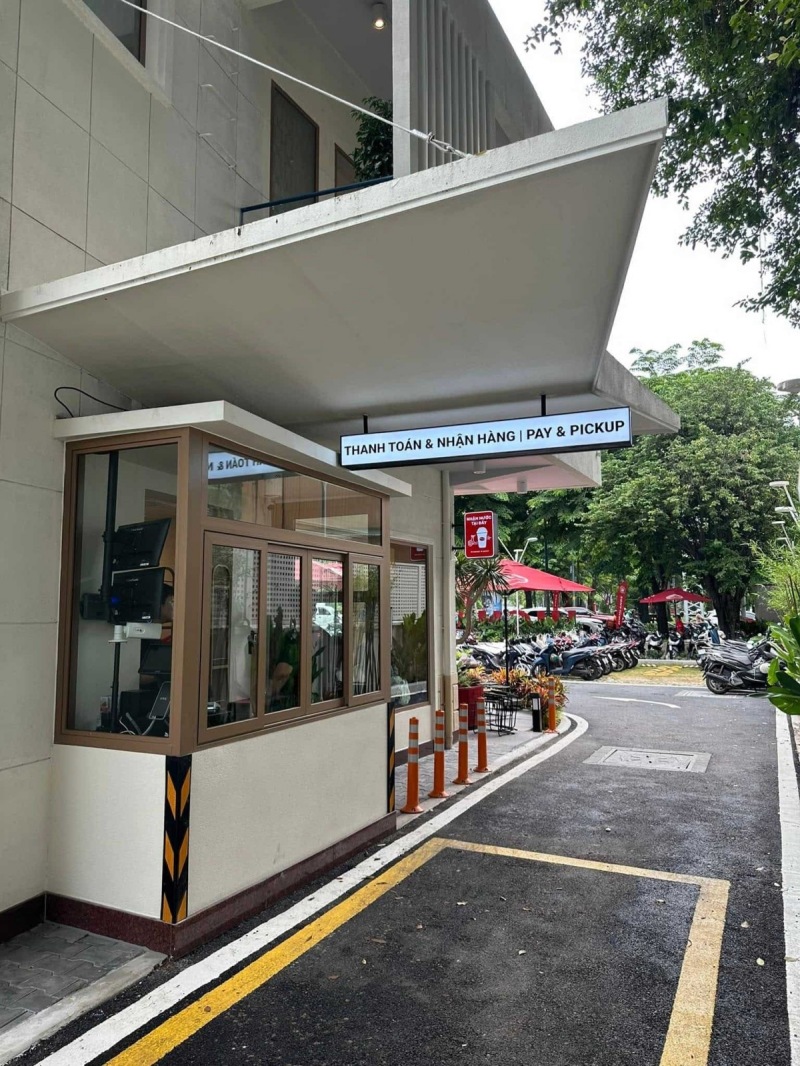 Mô hình Drive‑Thru Highlands Coffee