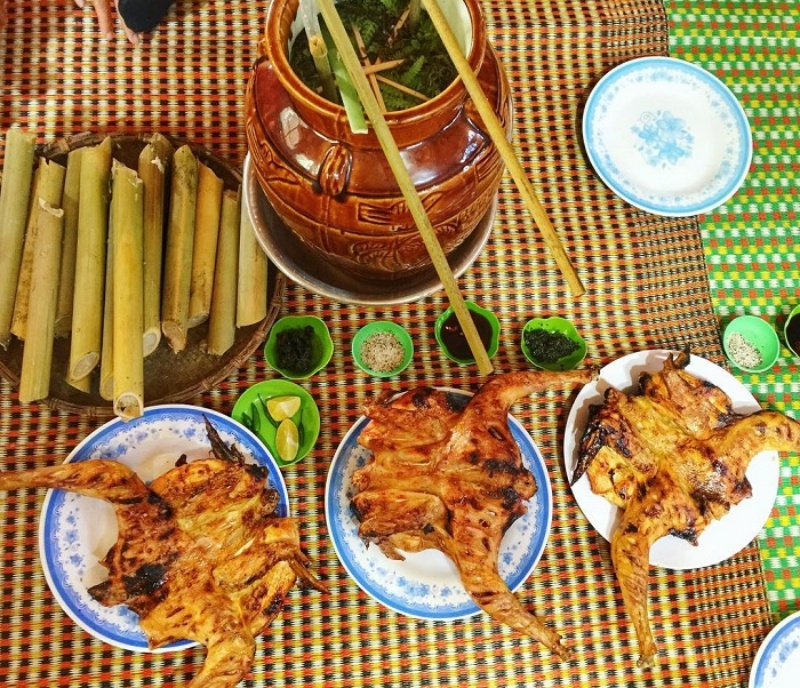 Gà nướng cơm lam và nguồn gốc của món ăn đặc sản