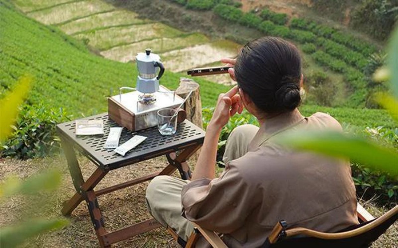 Thiết kế nhận diện & trải nghiệm thương hiệu