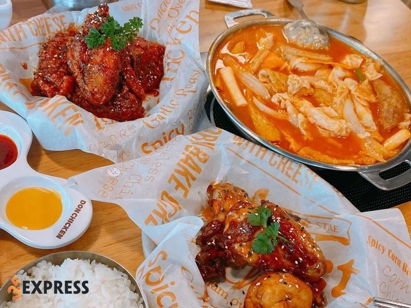 Quán tokbokki lẩu phong cách truyền thống và hiện đại