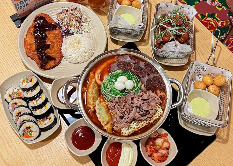 Quán tokbokki lẩu phong cách truyền thống và hiện đại
