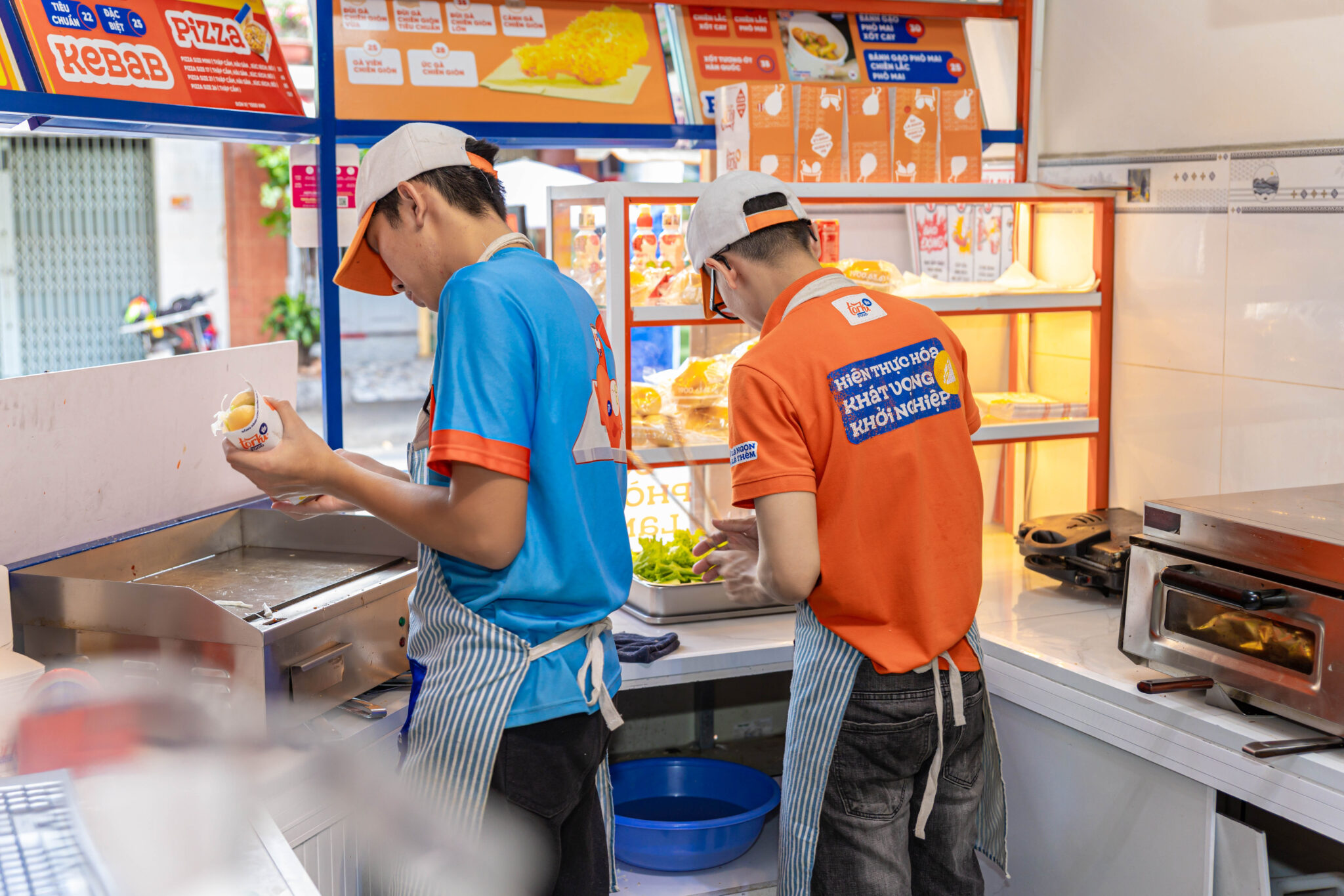 Bánh mì hamburger Torki Food - vị ngon đặc trưng từ nước sốt thần thánh