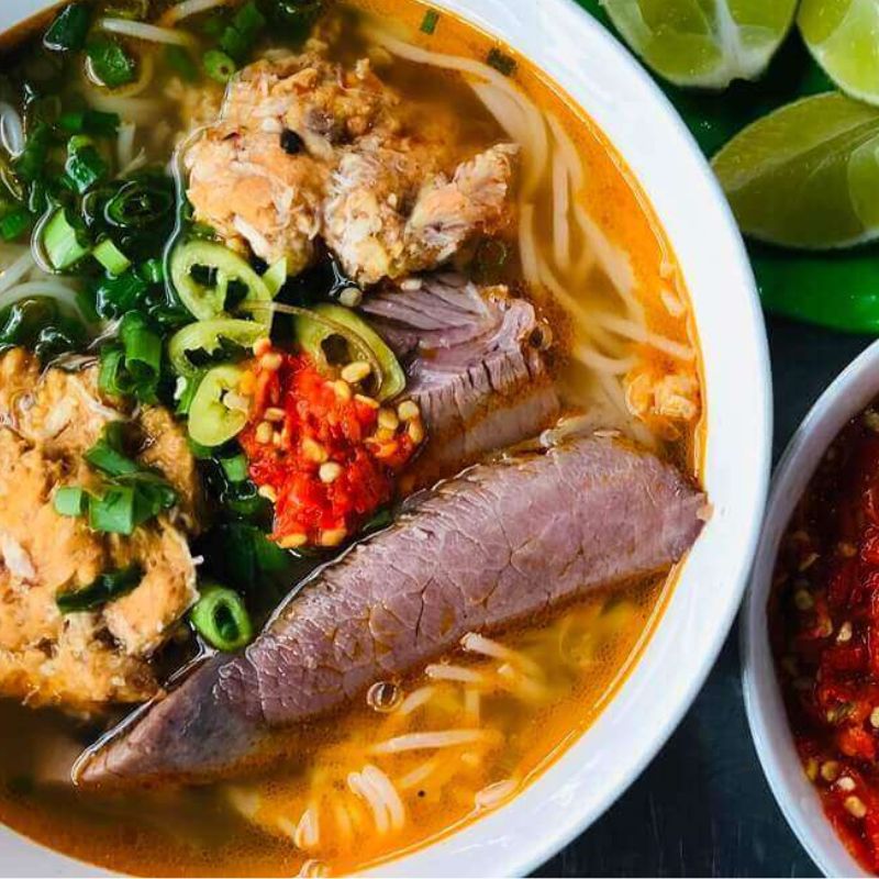 Qua review quán bún bò gần đây