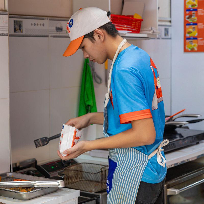 Bánh mì Kebab kèm nước sốt độc quyền chỉ có tại Torki Food