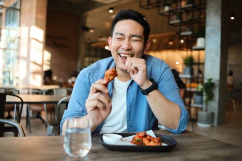 Đi ăn một mình trở thành xu hướng mới ở giới trẻ