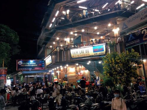 Review chi tiết lẩu bò Nhà Gỗ tại Sài Gòn
