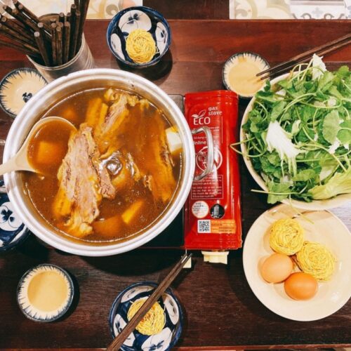 Review chi tiết lẩu bò Nhà Gỗ tại Sài Gòn