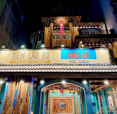 Review chi tiết lẩu bò Nhà Gỗ tại Sài Gòn