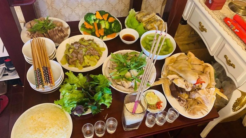 Gà Lễ và Mâm Ngũ Quả "Đắt Khách"