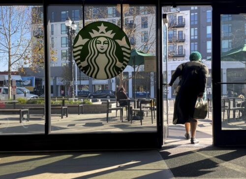 Chiến lược tái cấu trúc chuỗi cung ứng của Starbucks tại Mỹ