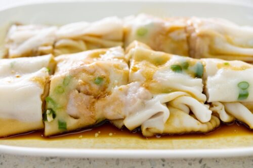 Không gian quán, dịch vụ và trải nghiệm ẩm thực tại Bánh cuốn Quảng Đông