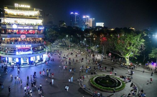 Kinh nghiệm ăn chơi, check in phố đi bộ Hồ Gươm 2026