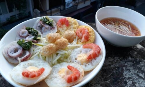 Yến bánh căn (chợ đêm Nha Trang)