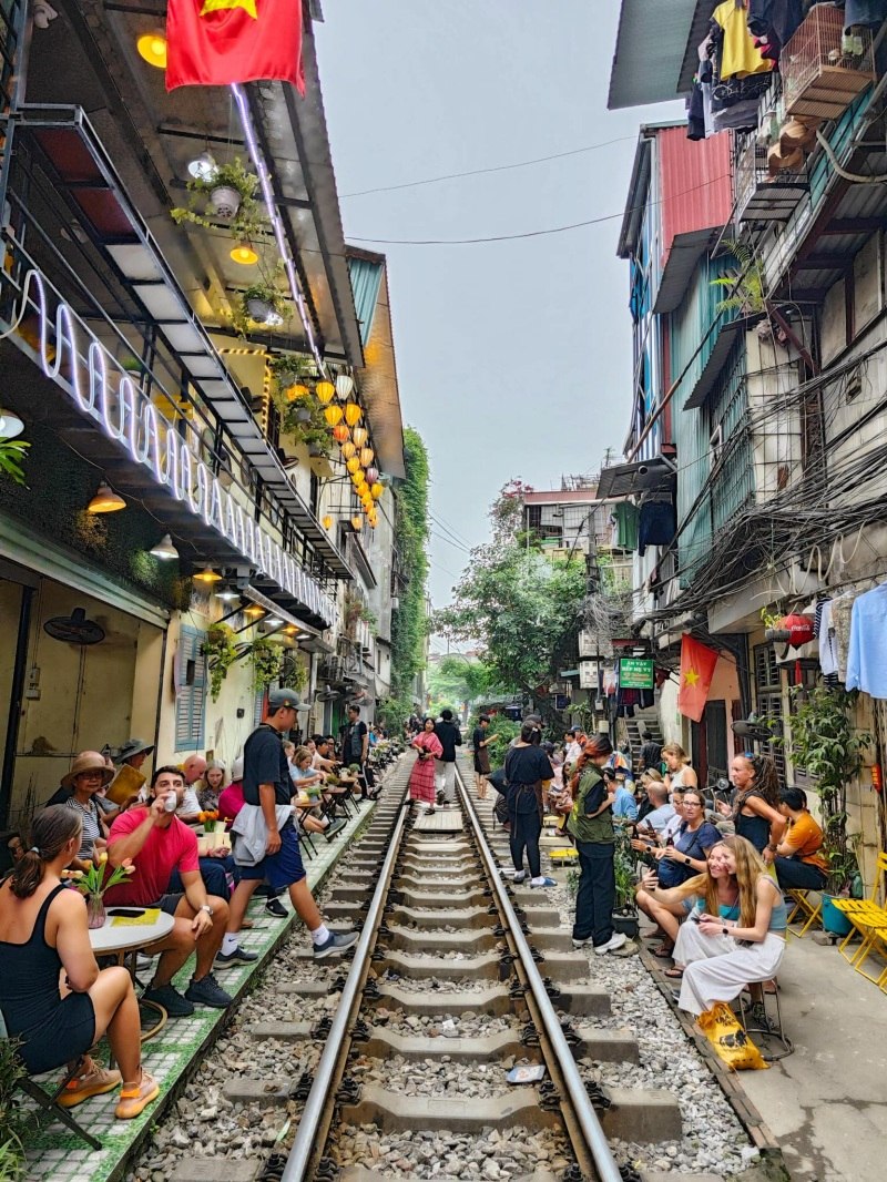 Các quán cà phê tiêu biểu quanh đường tàu