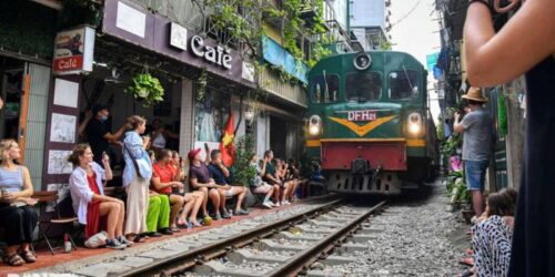 Các quán cà phê nổi bật và độc đáo quanh phố đường tàu