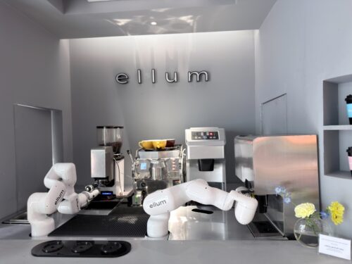 Mô hình cà phê Robot và bước chuyển mình của ngành FnB