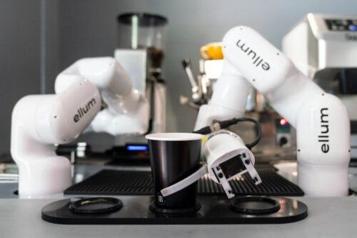 Mô hình cà phê Robot và bước chuyển mình của ngành FnB
