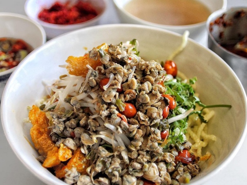 cơm hến Huế là gì