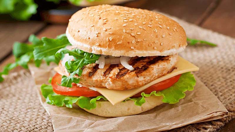 cách làm burger gà giòn tại nhà
