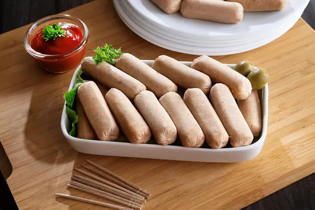 nguyên liệu làm xúc xích nước đá 